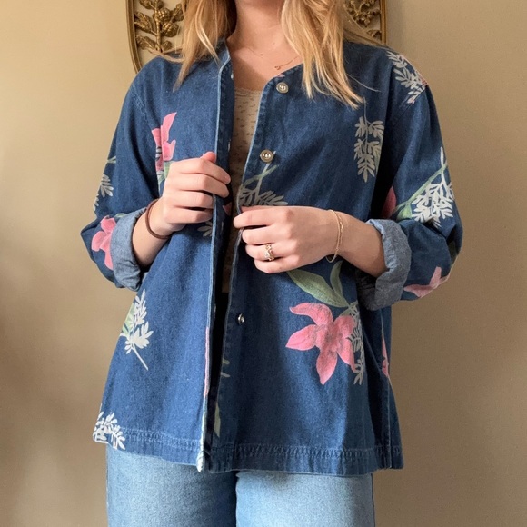 Vintage lightweight denim jacket with floral details - Picture 2 of 8